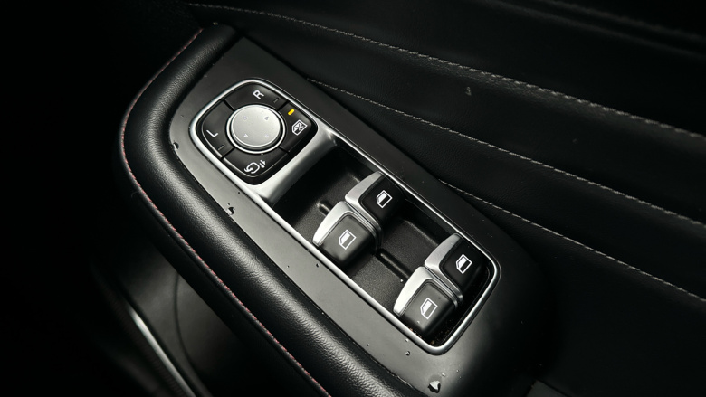 MG HS 1.5 T-GDI Trophy 5dr DCT Petrol Hatchback